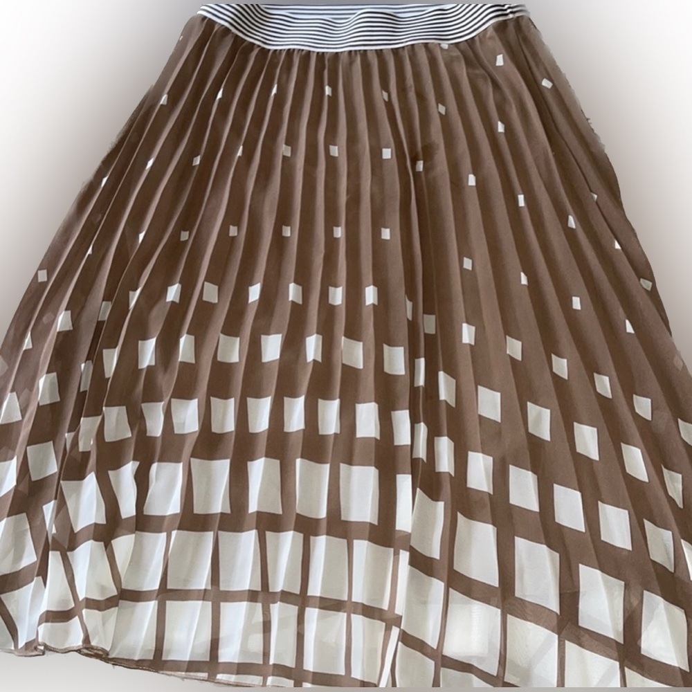 Tan and white skirt L
